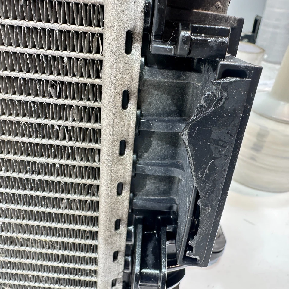 2013-2018 Audi S6 S7 4.0L Engine Coolant Radiator OEM - Imagem 4 de 4