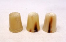 Lot de 3 dés à coudre anciens en corne bovine - Mercerie vintage