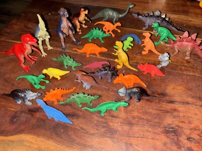 Lot Of 30 Assorted Small Vintage Plastic Dinosaur Toy Figures Most 1  A Few 3 