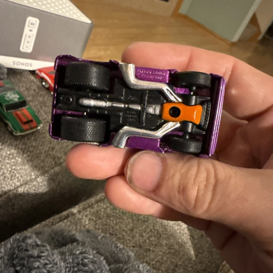 Funline 2001 Muscle Machines Rubber Tires Die-Cast Purple Toned Truck - Image 4 of 4