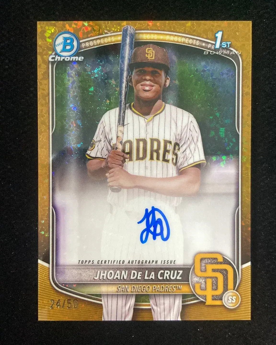 2025 Topps Bowman Chrome 1st Jhoan De La Cruz 24/50 Auto Gold Foil KM022