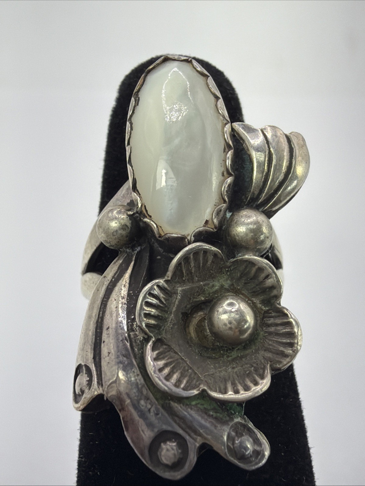 Signed MAA Sterling Silver & Mother of Pearl Native American Ring Size 5.5 7.2g