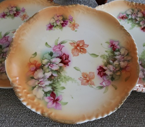 SET 4 ANTIQUE GERMAN BAVARIAN COLORFUL FLORAL CABINET DISPLAY PLATES - Picture 2 of 9