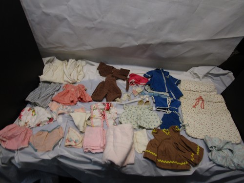 Vintage 1950s American Character Tiny Tears Doll with clothing and suitcase - Picture 6 of 10