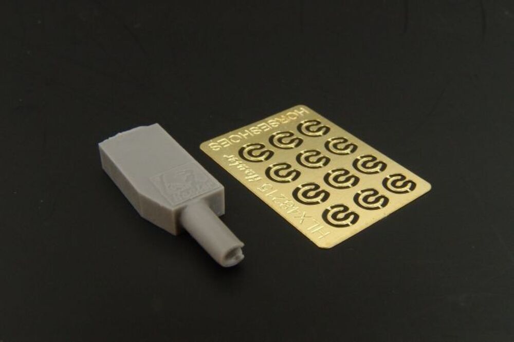 Hauler Models HLX48215 - 1:48 Horseshoes - Accessories