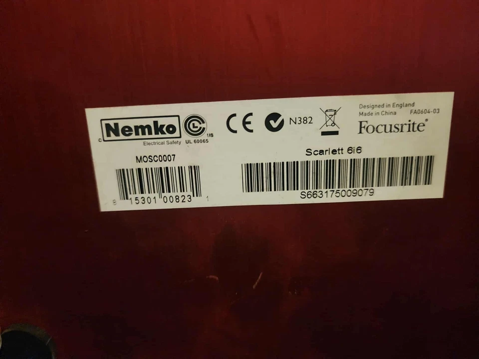 Focusrite Scarlett 6i6 Audio Interface - Image 3 of 4