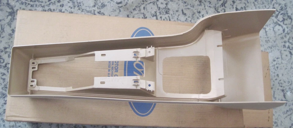 Ford EXP 1983 nuevo stock antiguo consola central (puede caber otros años) Foto 3 de 4