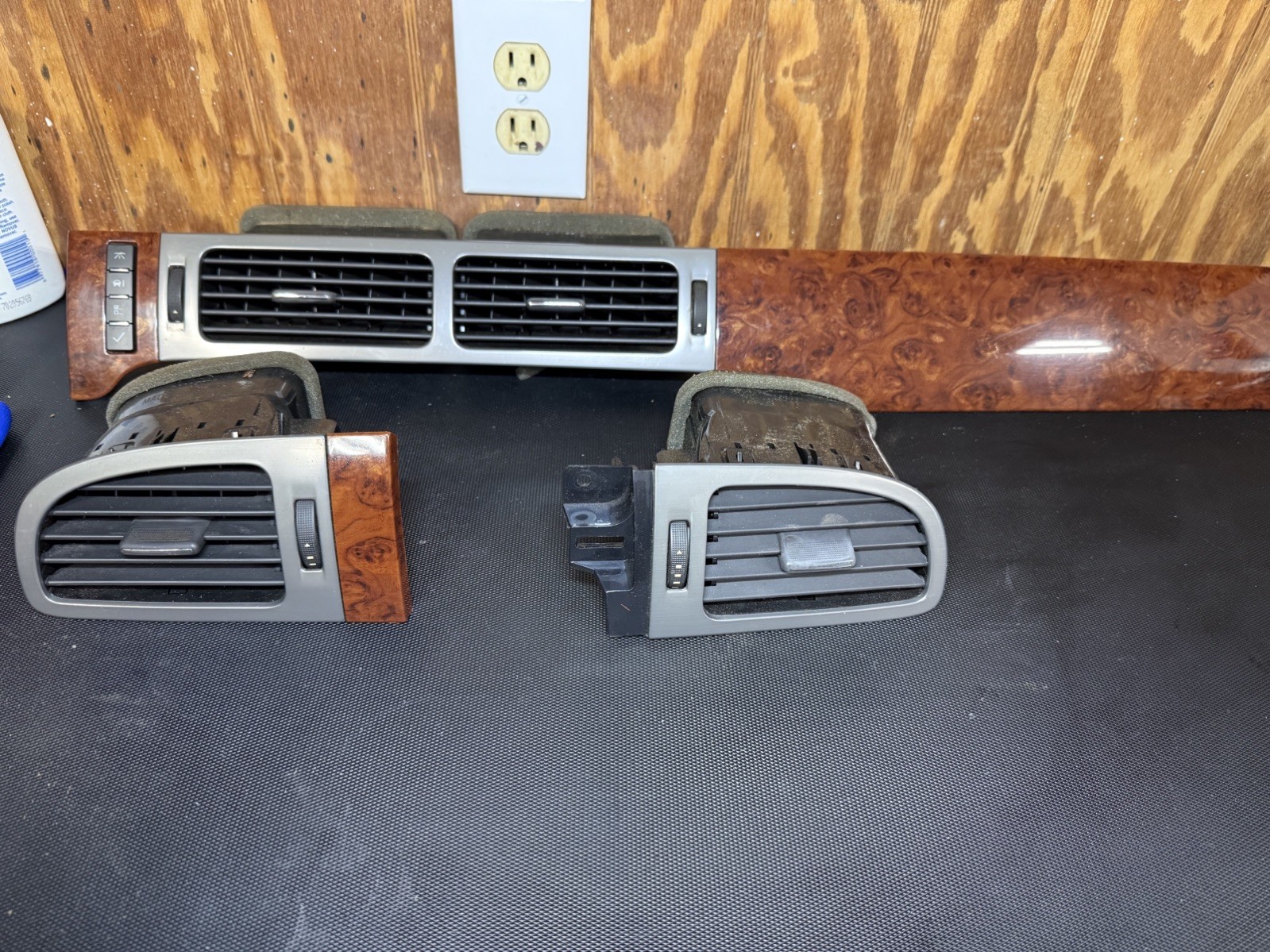 🏅  2007- 2014 Yukon Tahoe Suburban Avalanche  Dash Trim Vents  Woodgrain  🏅