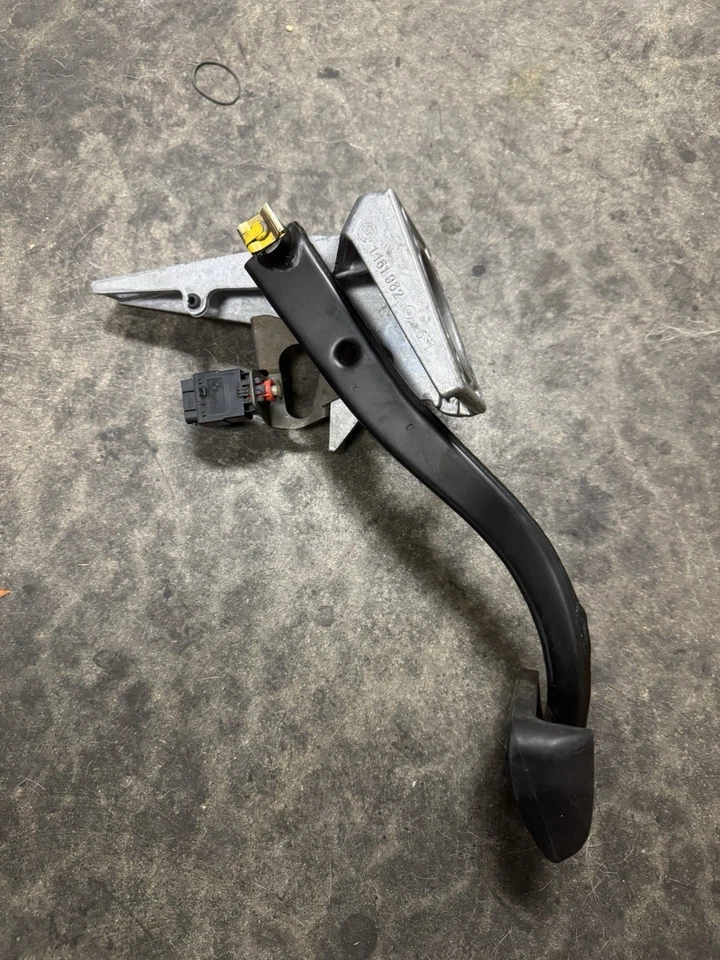 🔴 Bmw E36 Auto Brake Pedal Bracket Sensor Assembly M3 318i 318ti 323i 325i 328i - Image 2 of 4