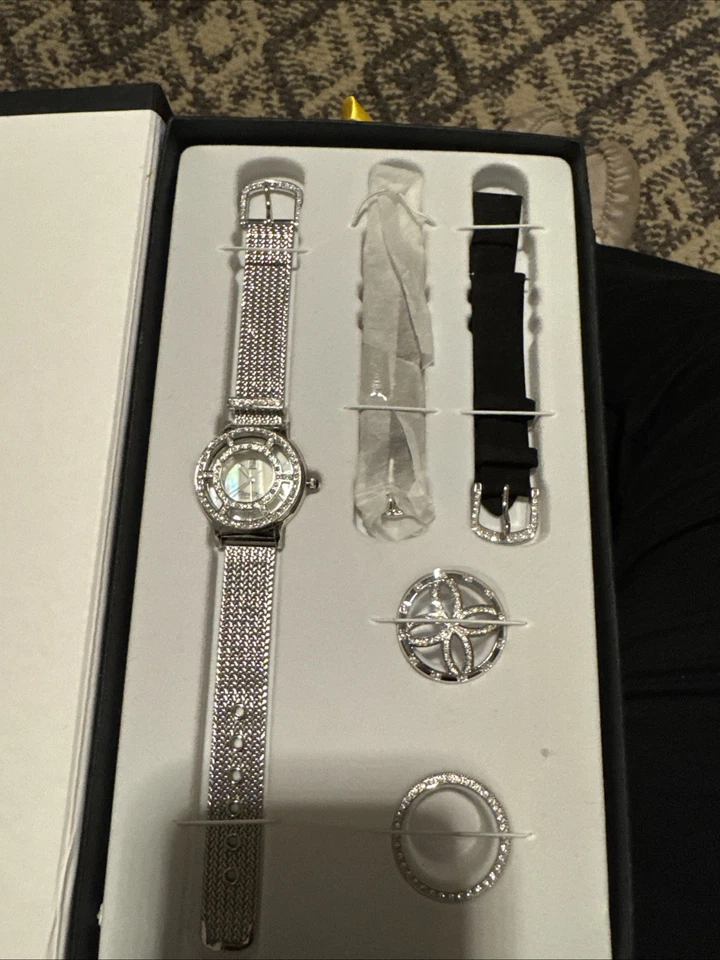 Juego de Reloj Pulsera Victoria Wieck Beverly Hills Vintage Estrás En Caja Original Foto 2 de 4