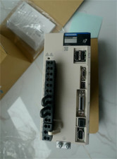 Un servomoteur secteur neuf Yaskawa SGD7S-5R5A10A SGD7S5R5A10A