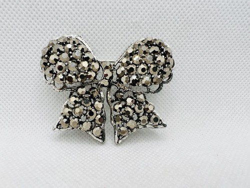 Vintage WEISS Bow Brooch 2.25" Gray Hematite Aurora Borealis Glass Rhinestones - Picture 2 of 8