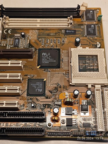 Super Socket 7 AT Taiwan Commate S7AX Motherboard, CPU & 128 MB + Bonus - Picture 2 of 7