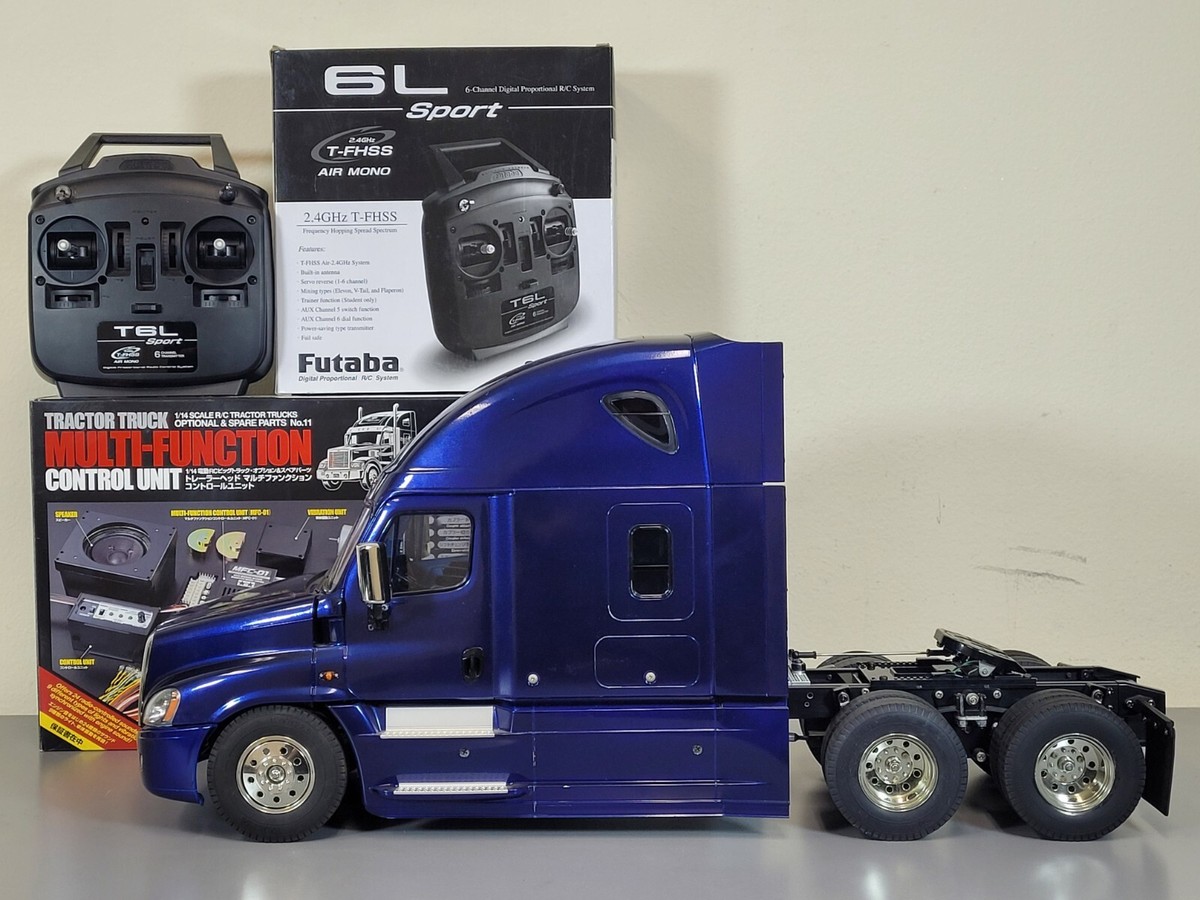 ダイキャストプロモーション Freightliner Tamiya R/C 1/14 Blue Freightliner Cascadia Truck+ MFC-01 LED