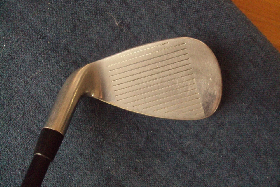 Callaway Razr X HL AW Graftech Lite wedge flex graphite 35" midsize grip - Image 4 of 4