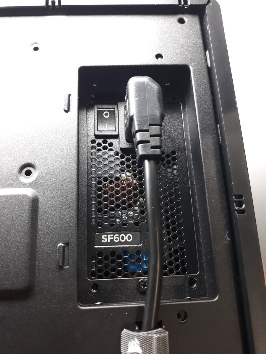 Corsair SF600 GOLD SFX電源 SF Series™ SF600 — 600 Watt 80 PLUS® Gold Certified High