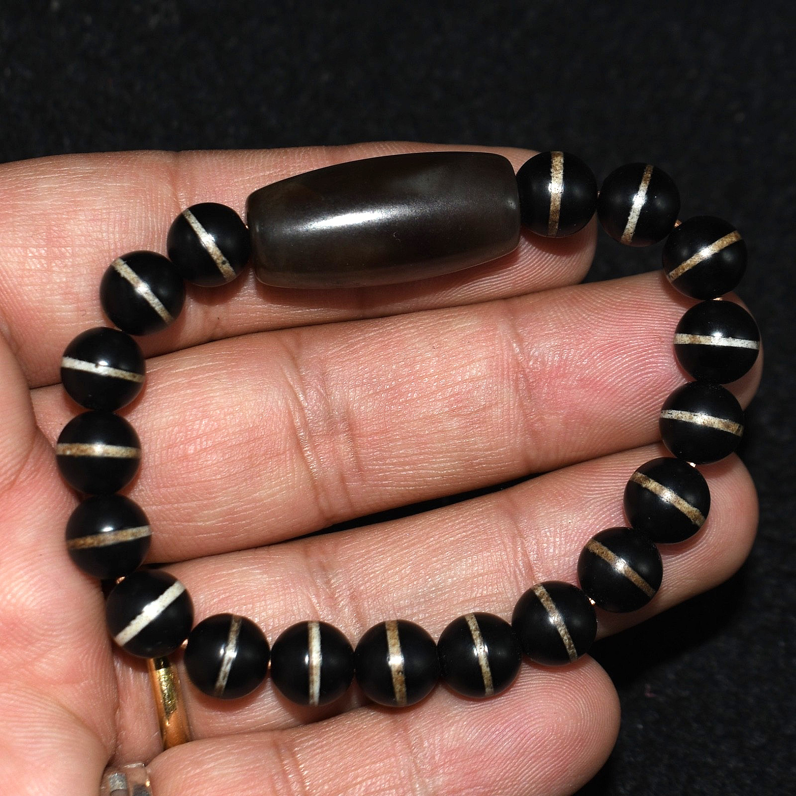 Antique Old Tibetan Agate Stone Bead Bracelet in good Condition