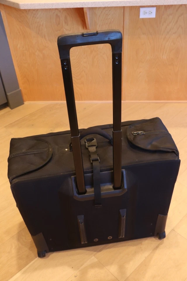 NIKE Black Roller Bag / Wheeled Garment Bag - FiftyOne49 / Suitcase Luggage - Image 4 of 4