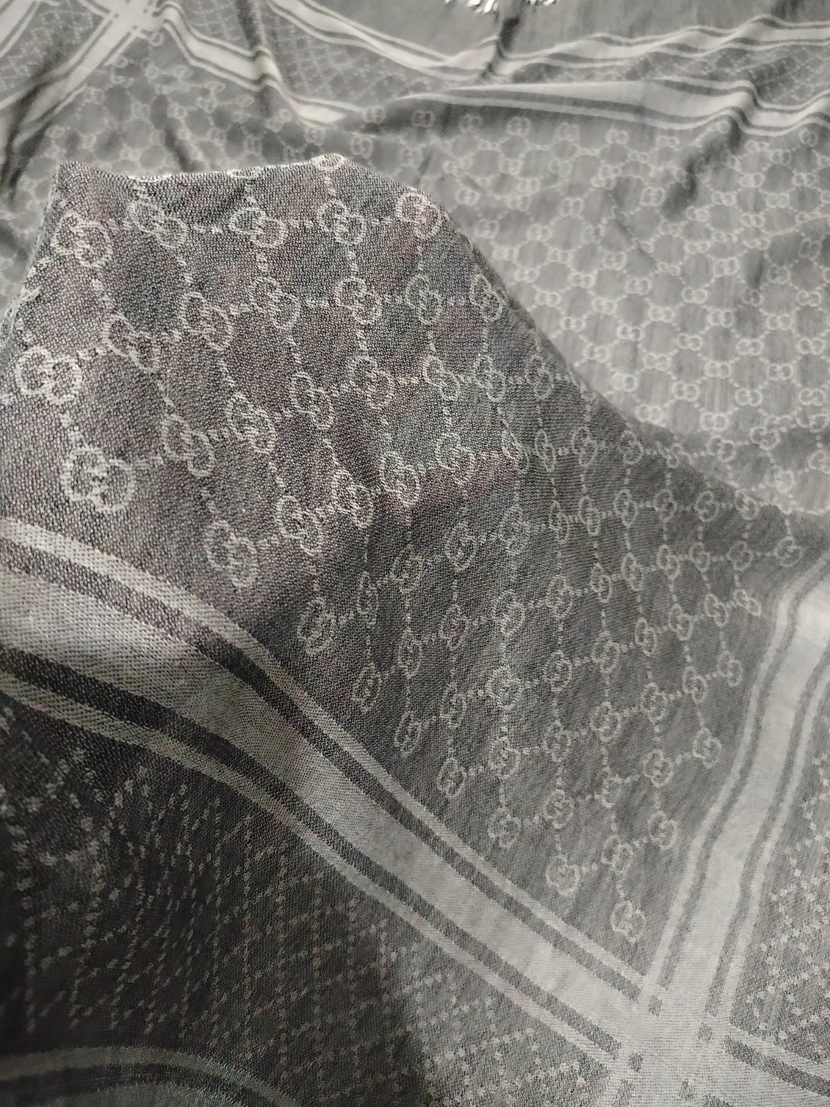 Gucci Women Shawl Scarf 100% wool made in italy large square scarf in Gray Color thumbnail 3