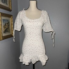 Women s Dress Sz M White Pink Floral Smocked Puff Sleeve Ruffle Hem