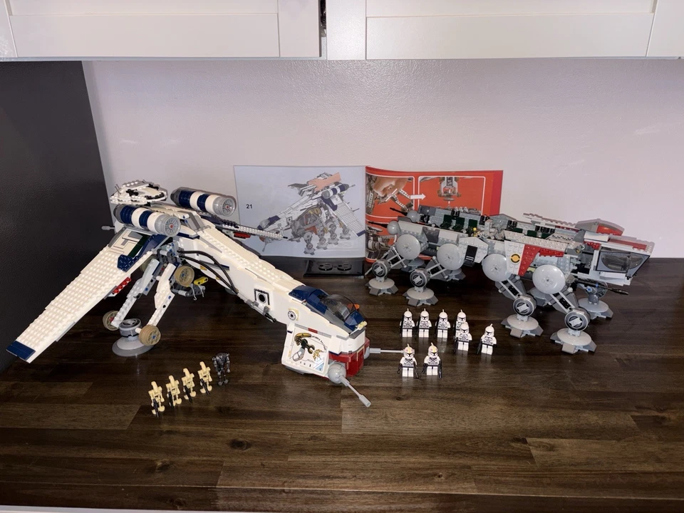 BRICKZ Custom Star Wars Republic Dropship AT-OT 10195 4B1 & Lego B2 Battle Droid - Image 2 of 4