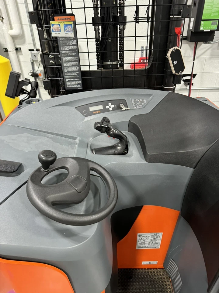 Toyota 9BRU18 3500LB 2018 271"" carretilla elevadora de pie alcance triple mástil desplazamiento lateral Foto 4 de 4