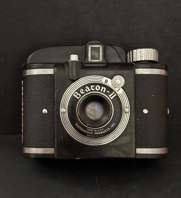 Camera 1947-1955 Whitehouse Products "Beacon ll, 127 film never used col for uni