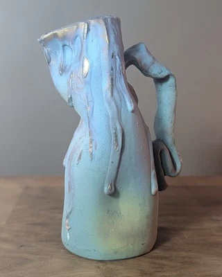Cruche brutaliste numérotée 52 en terre cuite peinte turquoise et bleue, cachet - Photo 1/4