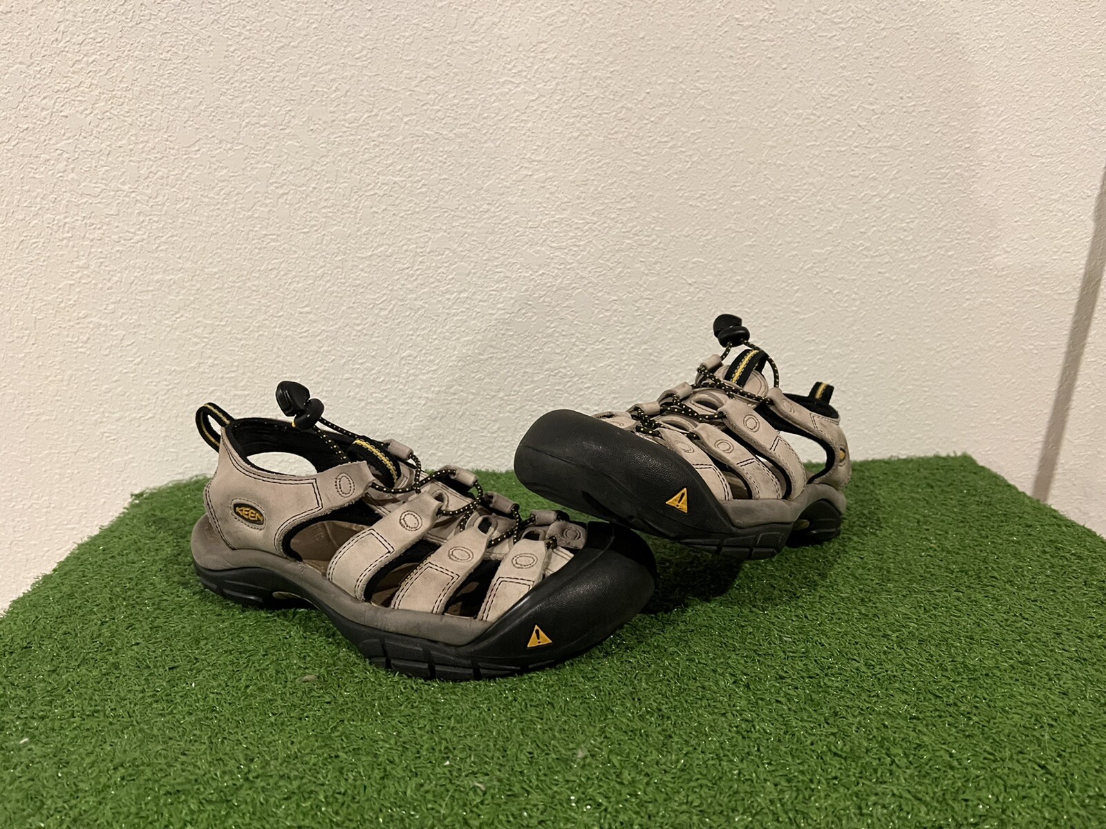 KEEN Newport sandali in pelle da donna taglia 8 marroni impermeabili escursionismo sentiero