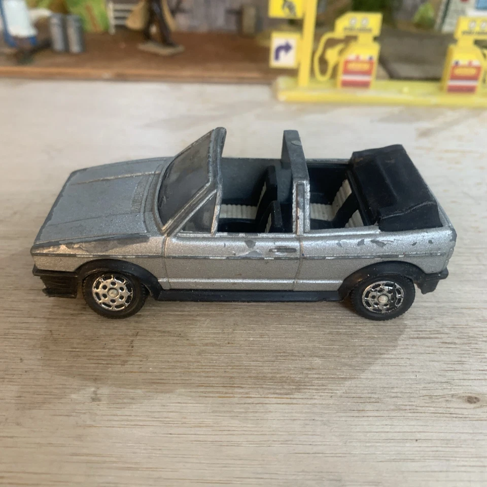 'Vintage" Hot Wheels Volkswagen Golf MK1 - Rare 1:43 Made In Italy - Playworn — 第 2/4 张图片