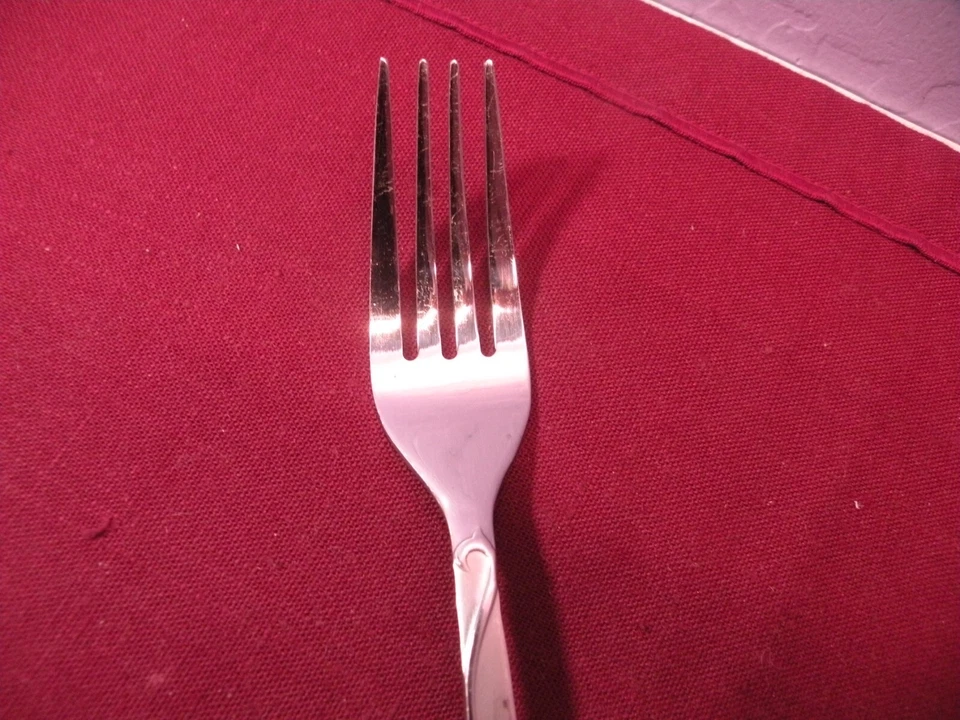 1 tenedor de cena de acero inoxidable Farberware Chipotle Sand detalles brillantes satinados 8" Foto 2 de 4