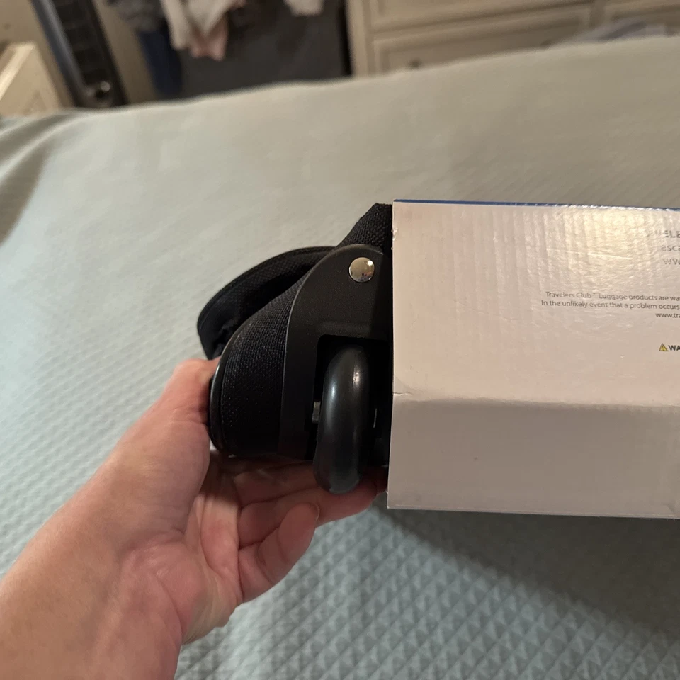 NWT Travelers Club 36inch Rolling Locker Red Travel Duffel Extra Wide - Image 4 of 4