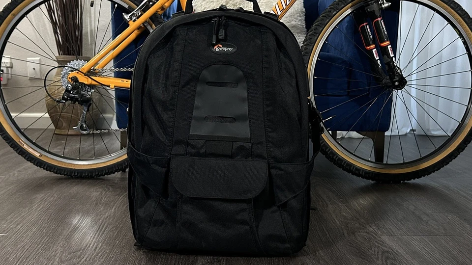 Lowepro CompuTrekker AW Backpack - carry Cameras, Lenses, plus Laptop/Notebook - Image 2 of 4