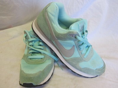 mint green nike trainers