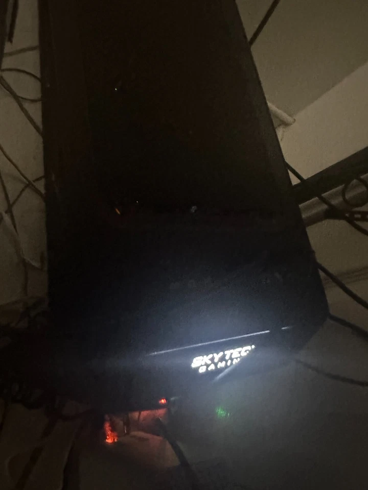 PC para juegos [usado] originalmente valorado en $1500 Skytech GTX 1660 Super AMD Ryzen 2600 Foto 2 de 2