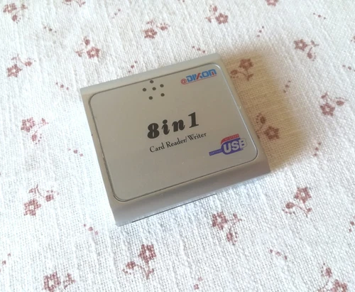 Lettore schede memnoria card reader 8 in 1 DIKOM SD/MSD/CF
