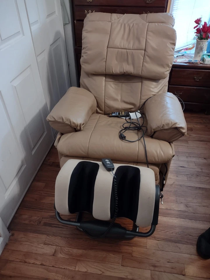 Silla de masaje panasonic y masajeador de pantorrillas. El ancho de la silla es de 34 pulgadas. Foto 4 de 4