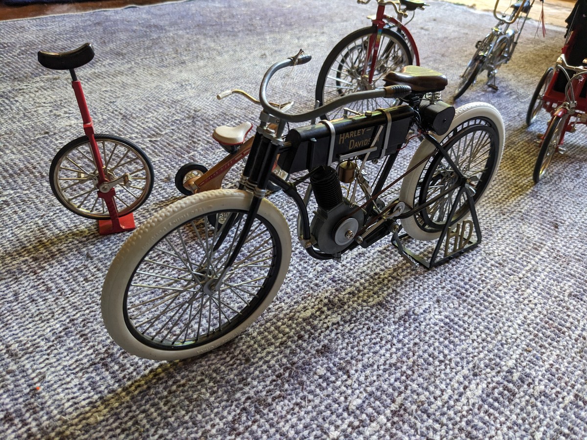 Vintage replica bicycle collection -- incl Harley Davidson Model 1