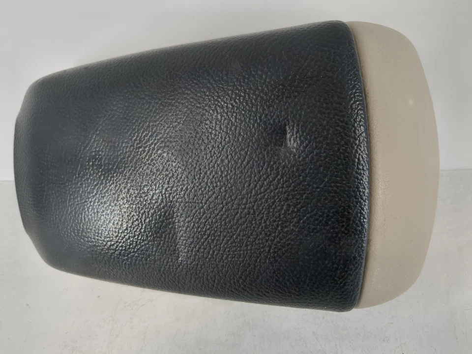 Kia Spectra 2008 consola central reposabrazos cubierta tapa negra J7RRL Foto 3 de 4