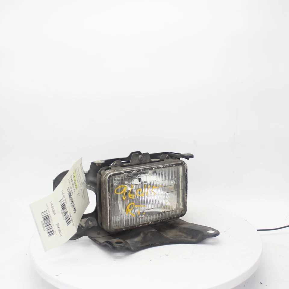 Lámpara de cabeza derecha Geo Metro 1993 número de pieza - 114-58296R Foto 2 de 4