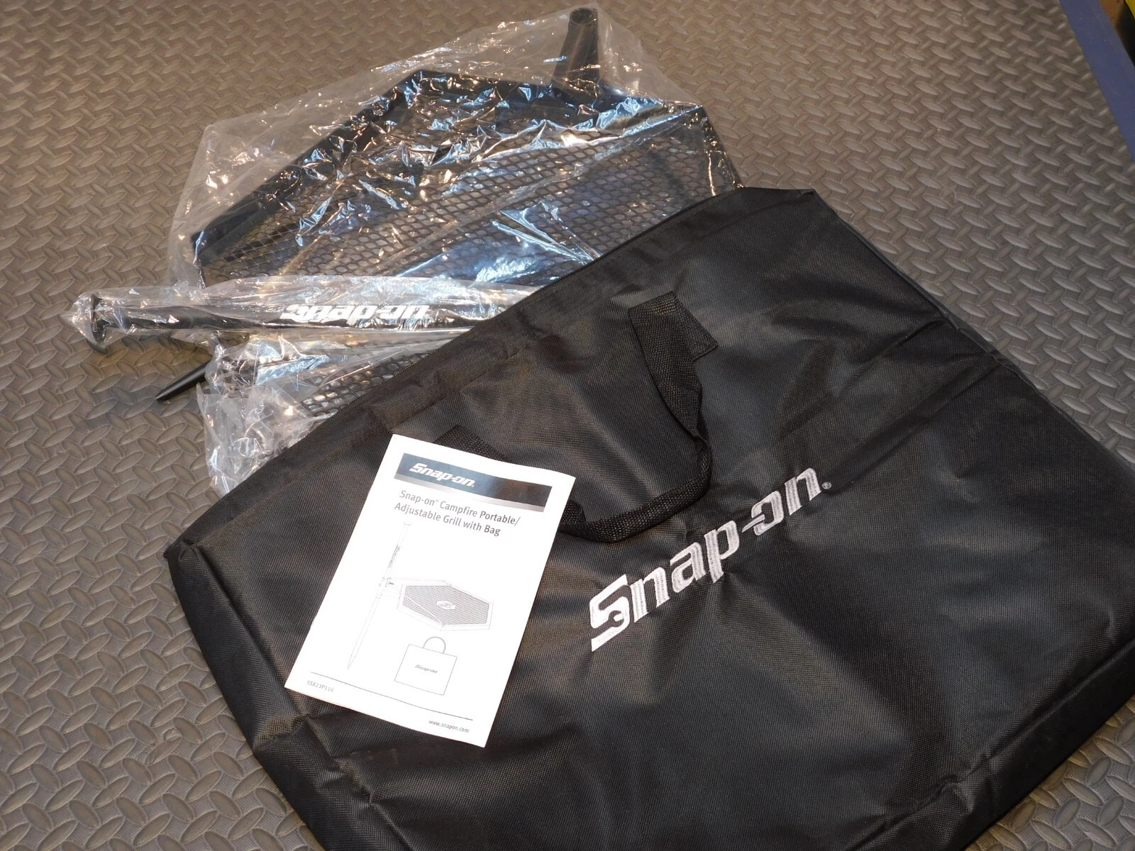 SNAP ON CAMEFIRE PORTABLE/ADJUSTTABLE GRILL W/CARRY BAG