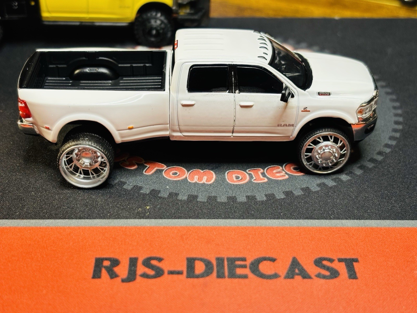 Greenlight 1/64 2023 Ram 3500 Laramie Dually Custom