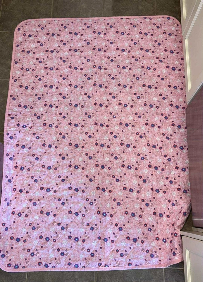 Manta Reversible Rosa Dora La Exploradora y Botas 42x58 pulgadas De Colección Foto 3 de 3