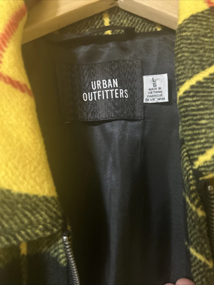 Jaqueta xadrez Urban Outfitters tamanho grande - Imagem 2 de 3