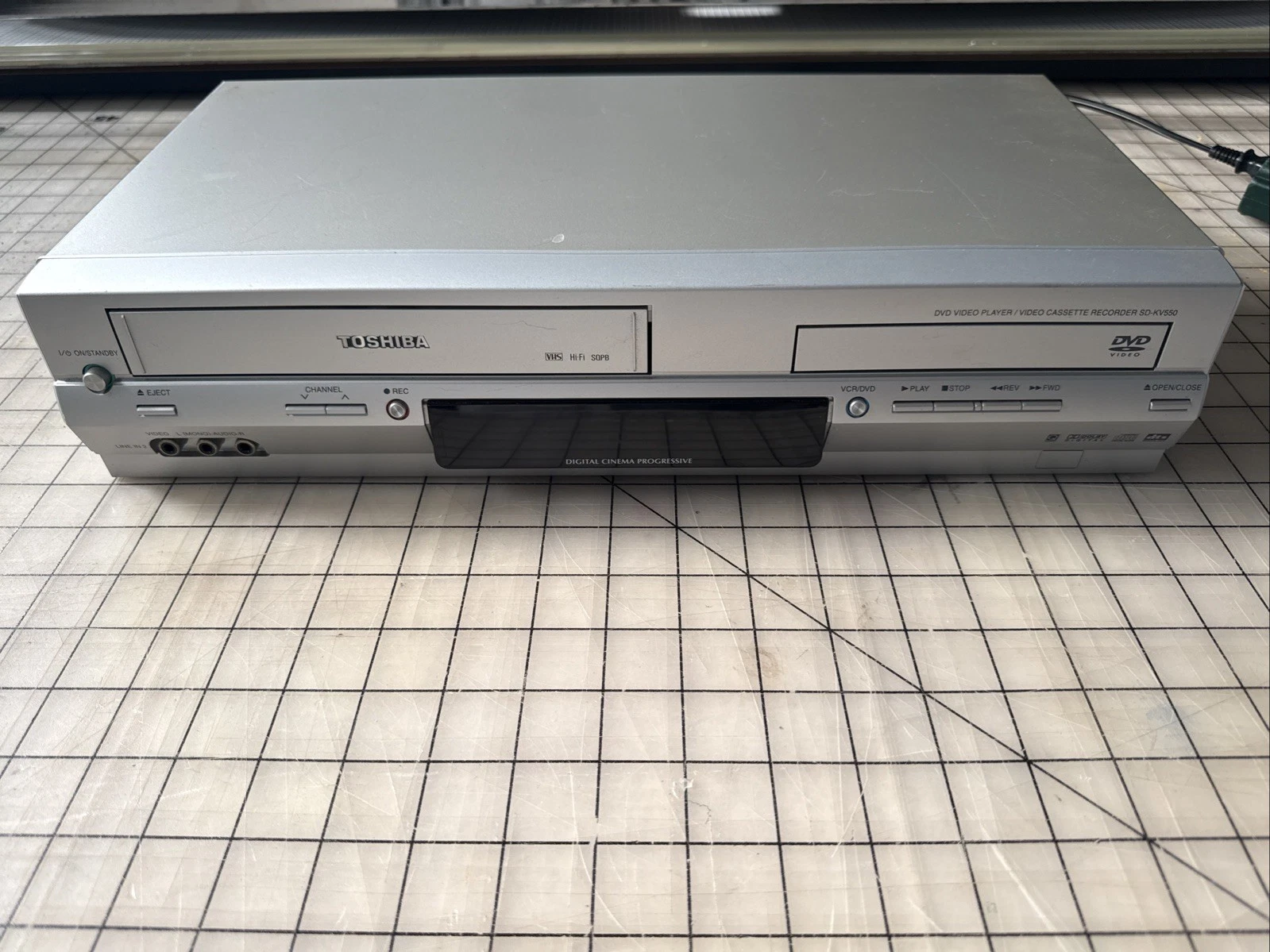 Toshiba SD-KV550SU DVD/VCR VHS Player Combo Unit No Remote