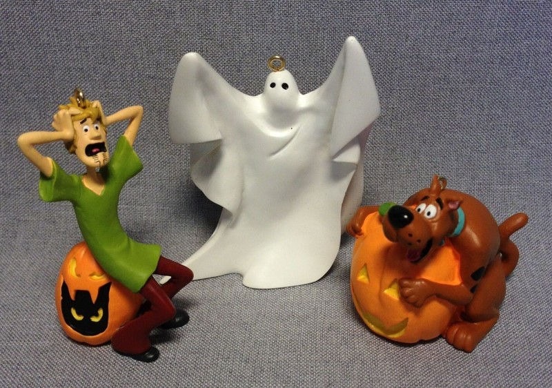 Hallmark Ornament  Zoinks! It's A Ghost! Scooby Doo  Halloween 2008