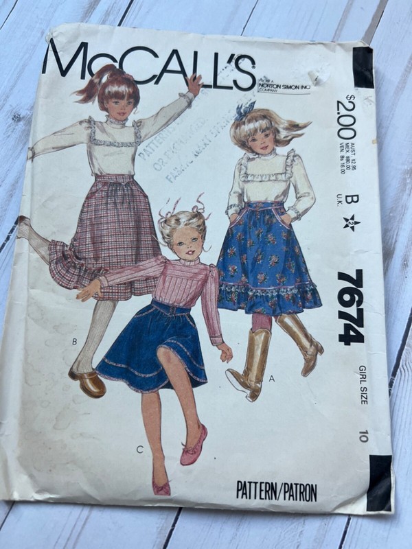 McCalls 7674- girls skirt & top pattern size 10, uncut