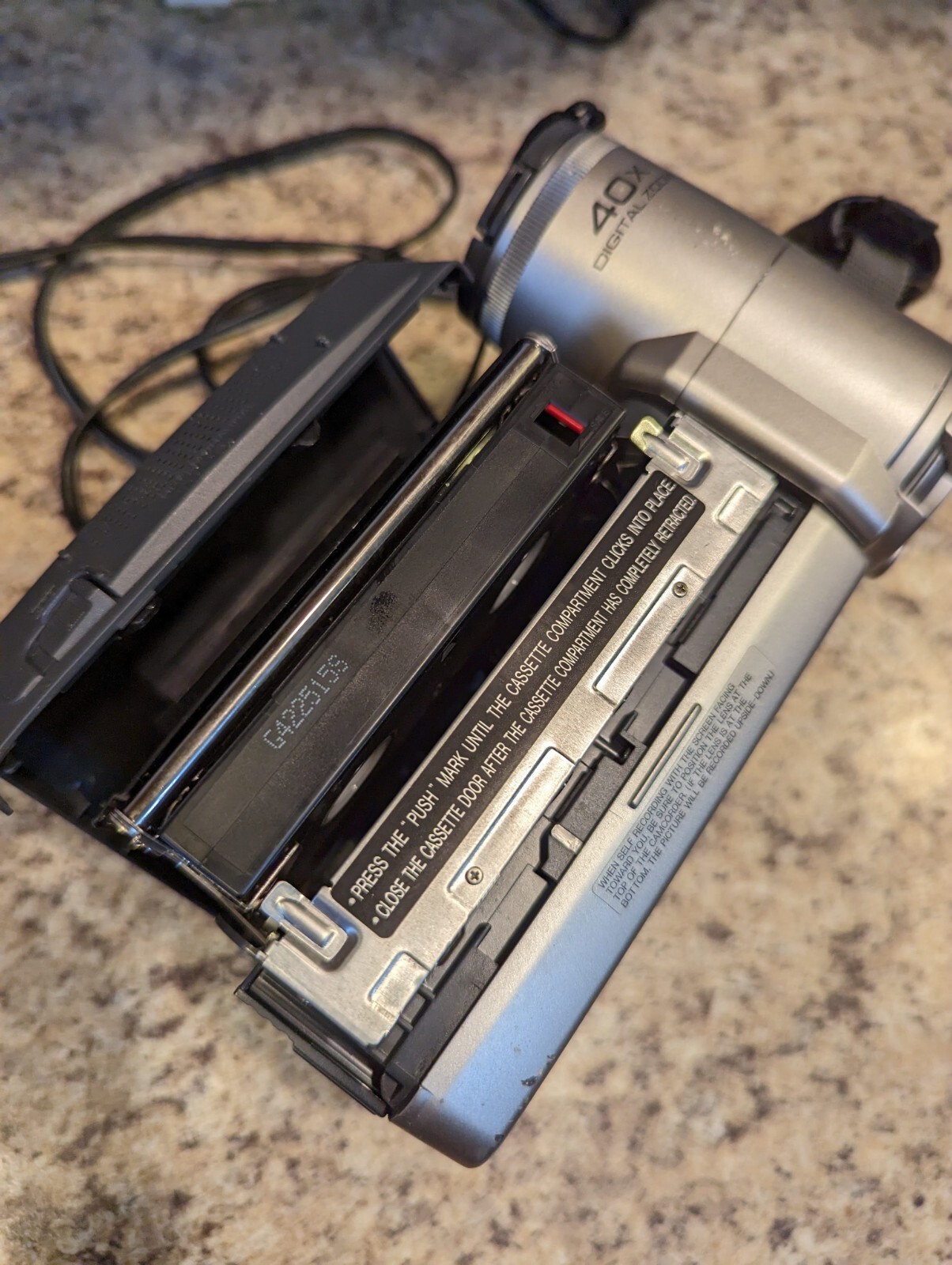 SHARP VIEWCAM VLE760 8mm CAMCORDER w/AV CABLE, REMOTE, AC ADAPTER