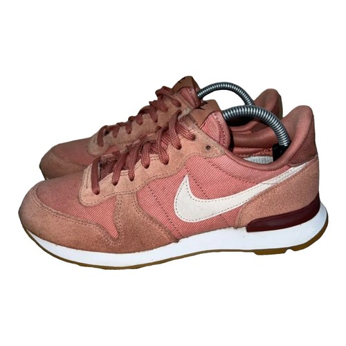 nike blush internationalist suede trainers
