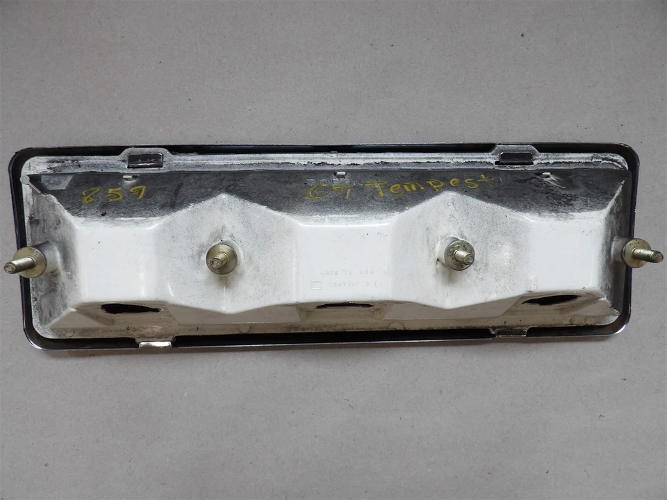 LH CONJUNTO DE LÁMPARA DE LUZ TRASERA LADO CONDUCTOR CHEVY CHEVETTE ACADIAN 1976-1979 OEM Foto 4 de 4